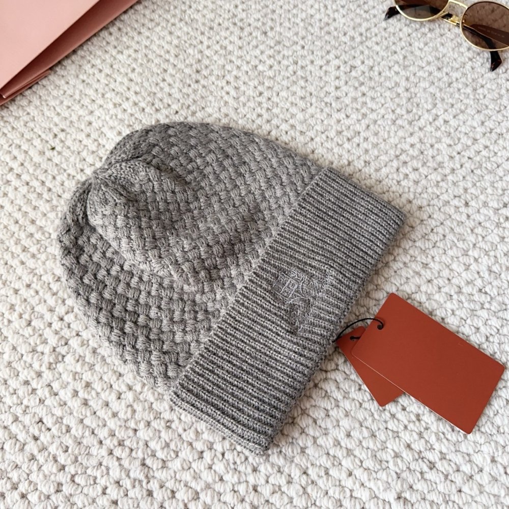 В'язана вовняна шапка фото 7