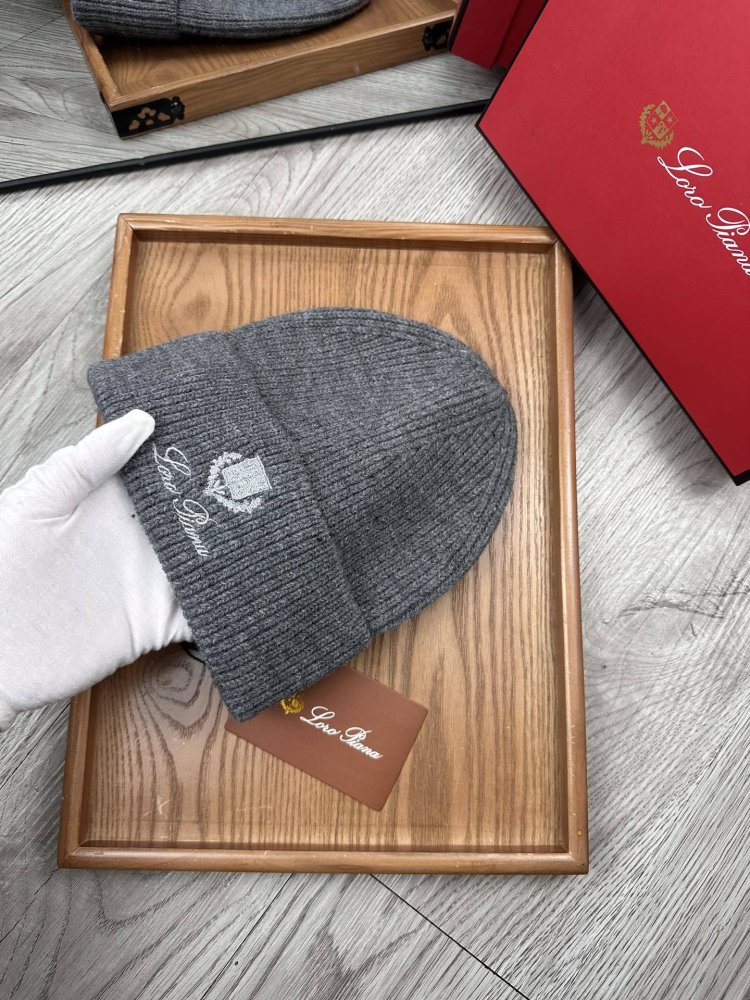 В'язана вовняна шапка фото 7