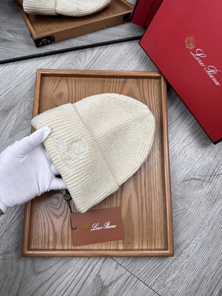 В'язана вовняна шапка фото 7