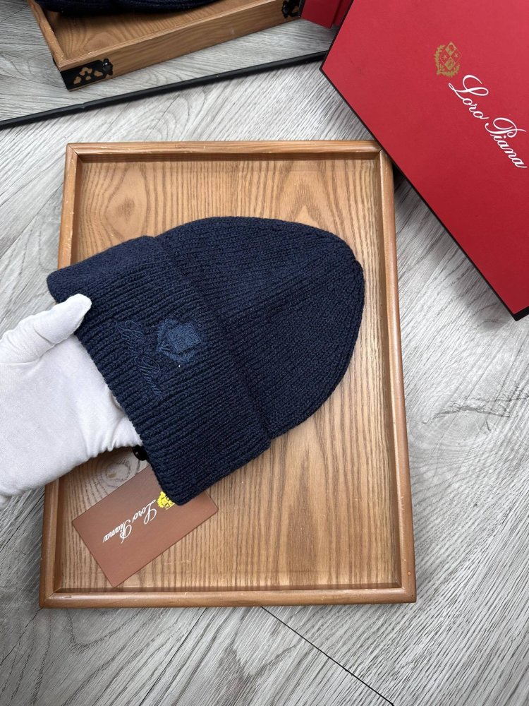 В'язана вовняна шапка фото 7