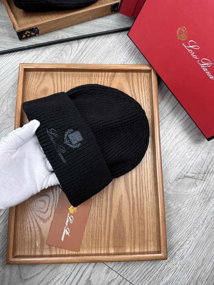 В'язана вовняна шапка фото 7