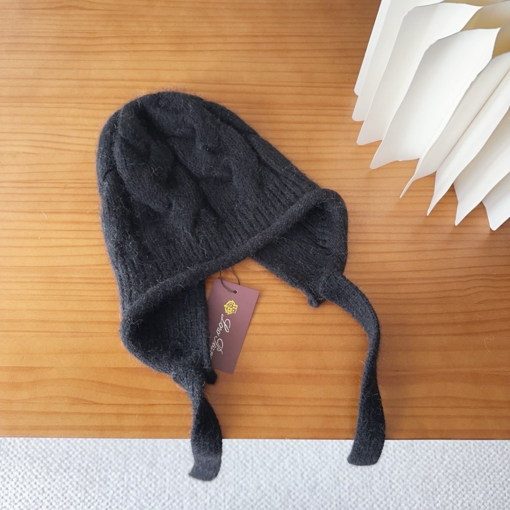 Knitted woolen a cap фото 8