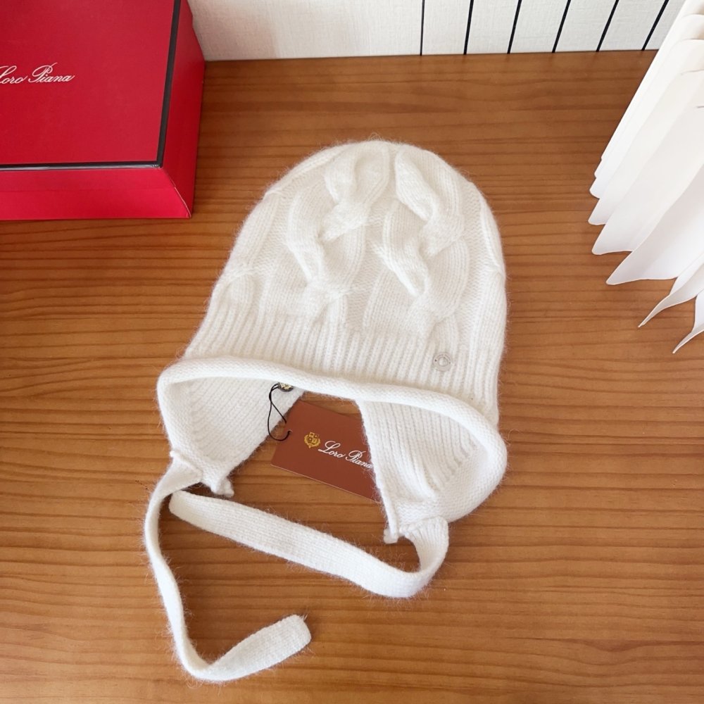 Вязаная шерстяная шапка фото 8