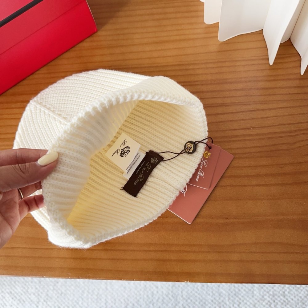 В'язана вовняна шапка фото 8