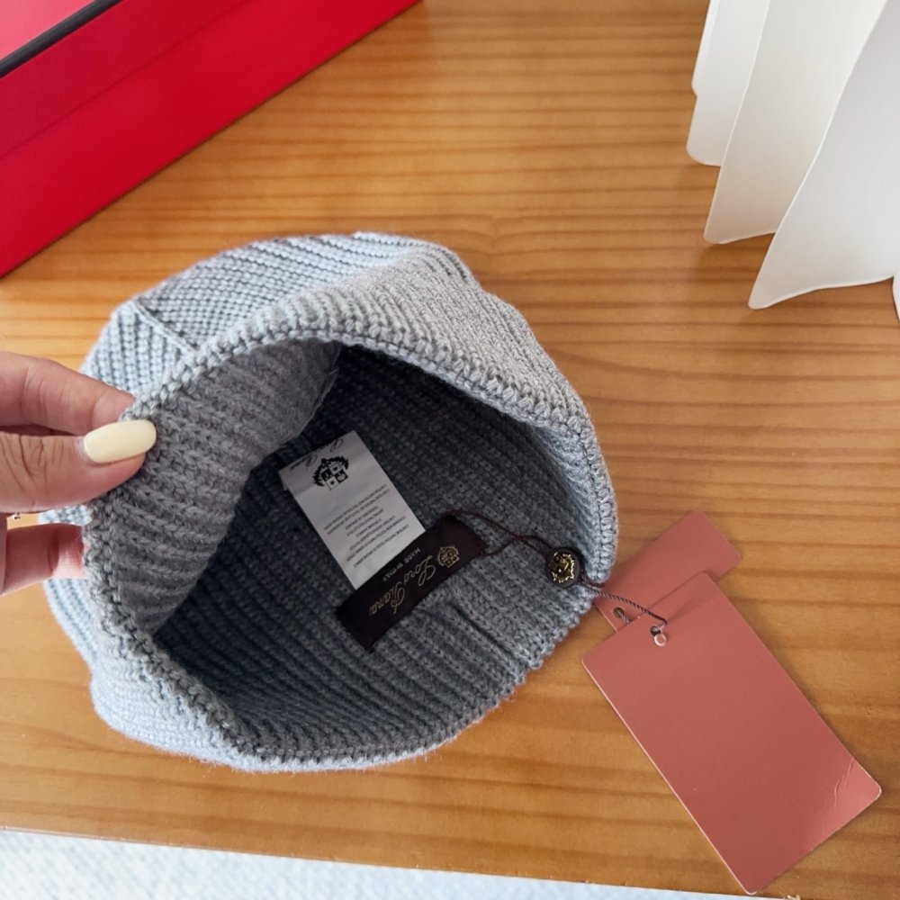 В'язана вовняна шапка фото 8