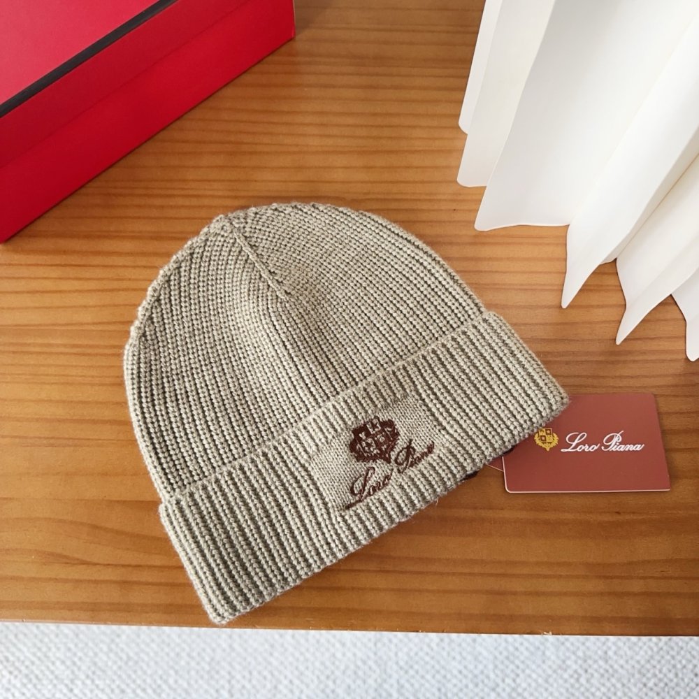 В'язана вовняна шапка фото 8