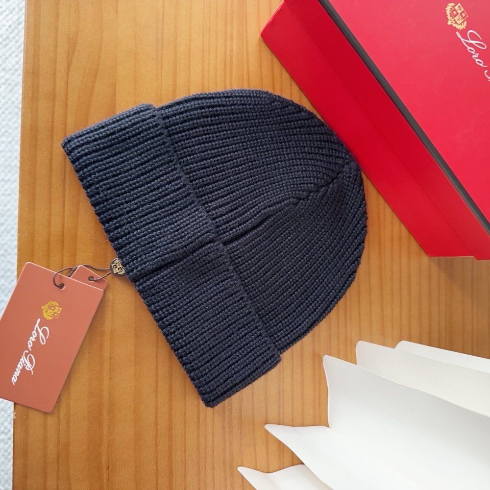 В'язана вовняна шапка фото 8