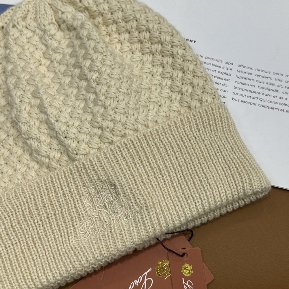 В'язана вовняна шапка фото 8