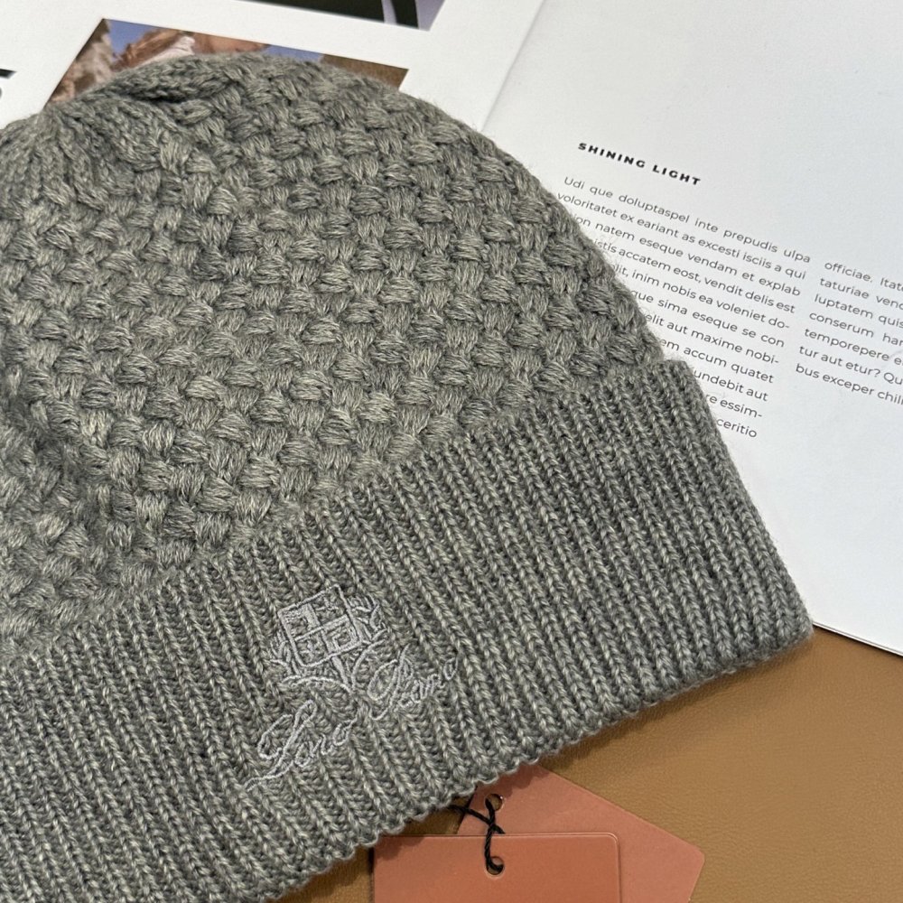 В'язана вовняна шапка фото 8
