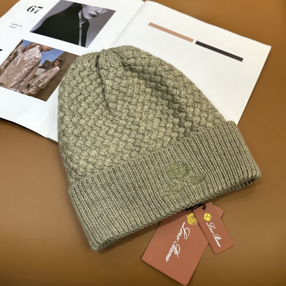 В'язана вовняна шапка фото 8