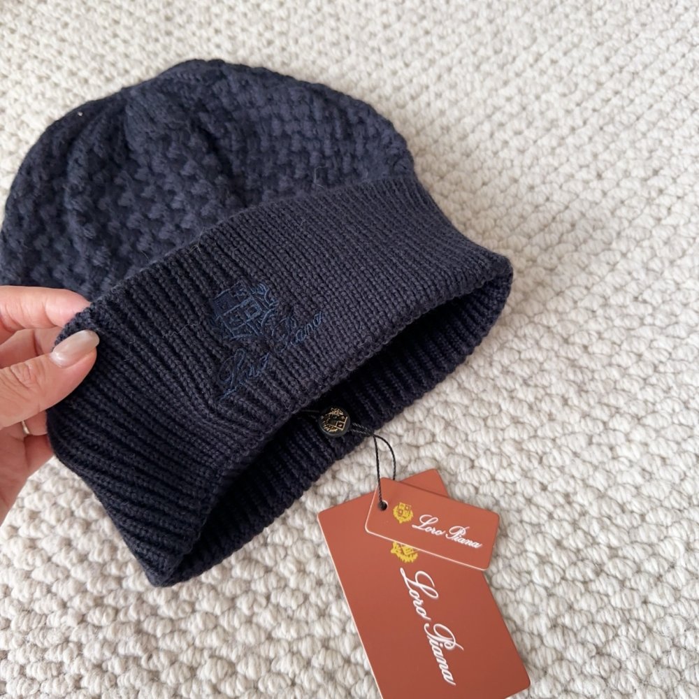 В'язана вовняна шапка фото 8