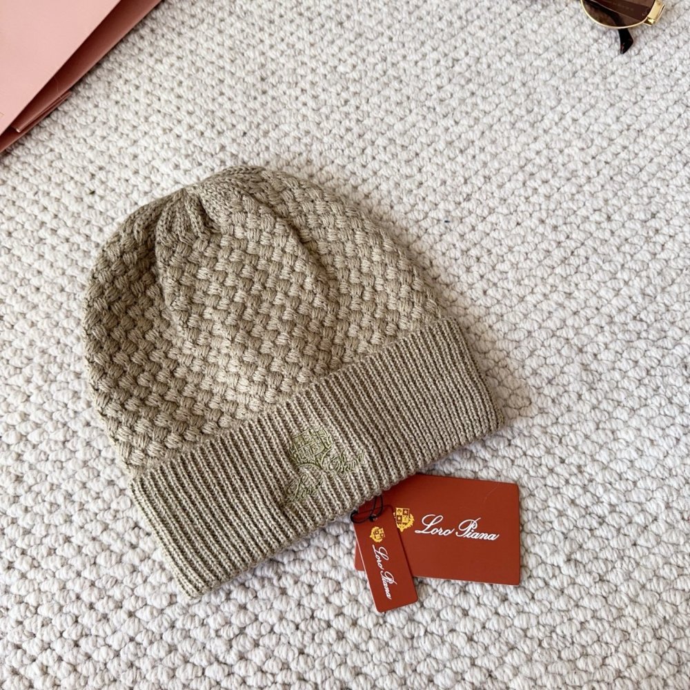 В'язана вовняна шапка фото 8