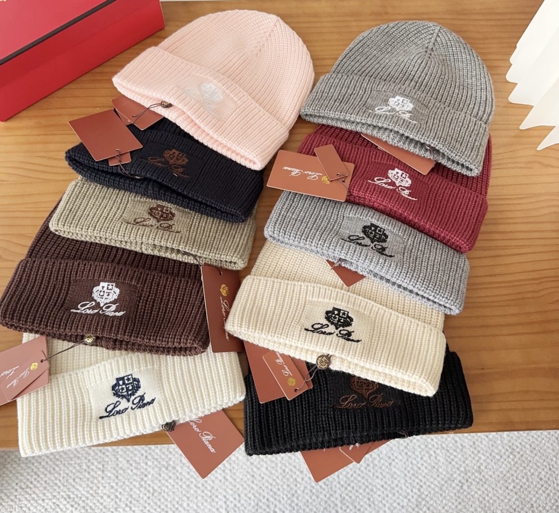 В'язана вовняна шапка фото 8