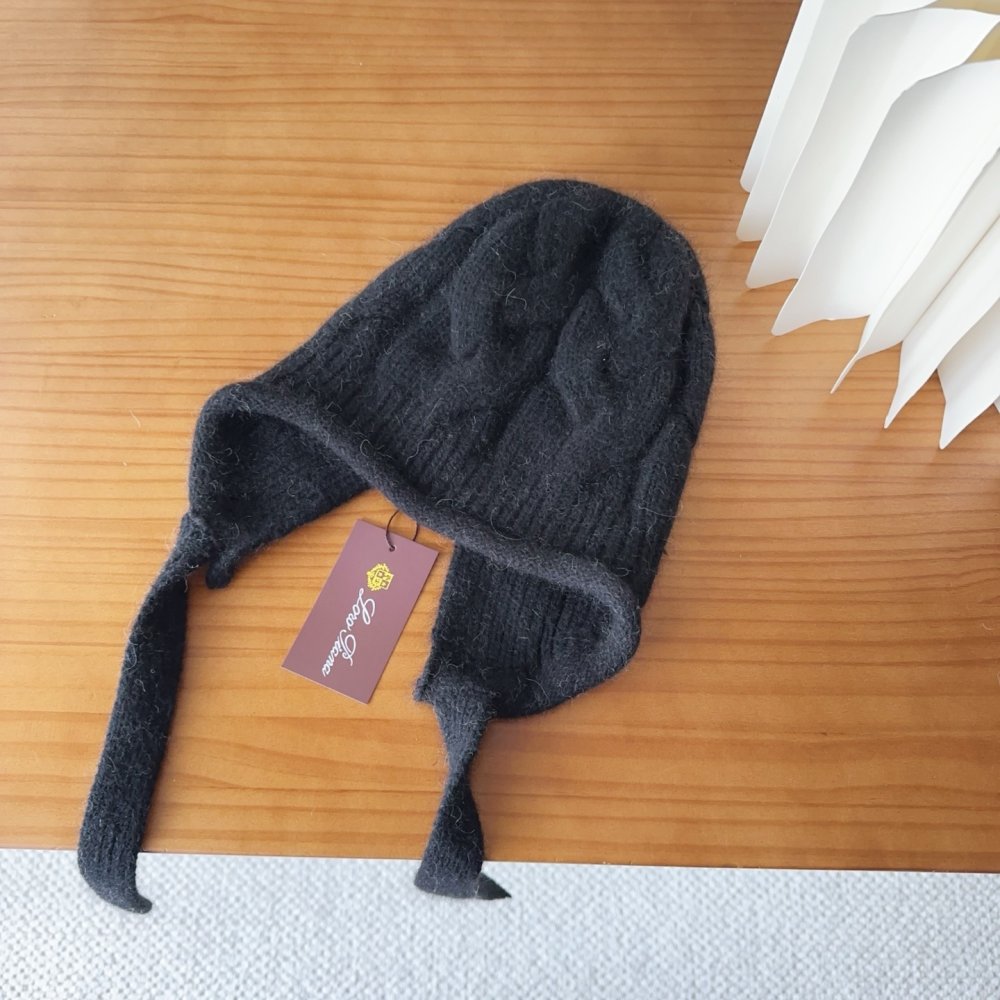 Knitted woolen a cap фото 9