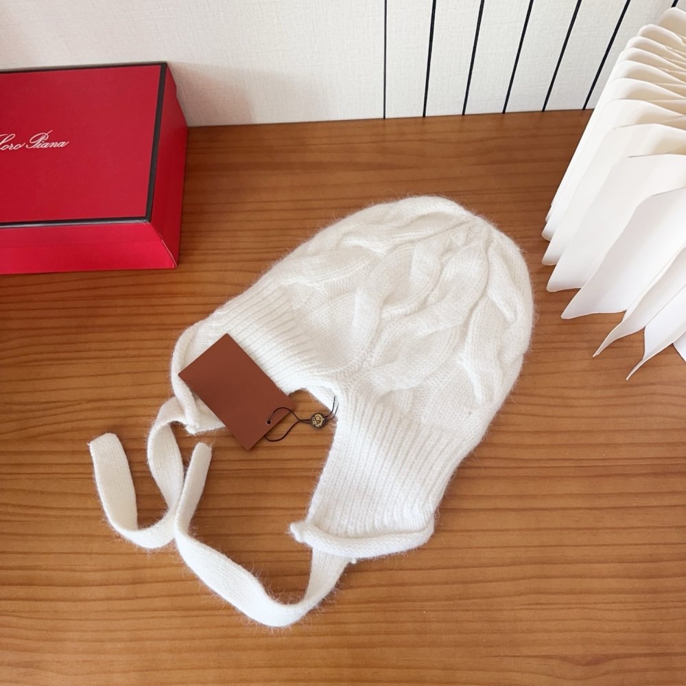 Вязаная шерстяная шапка фото 9