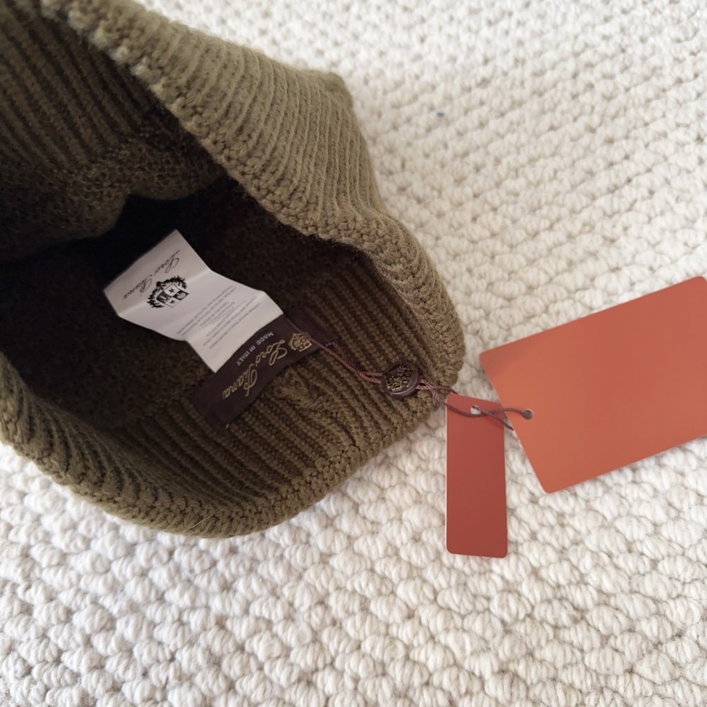 Knitted woolen a cap фото 9