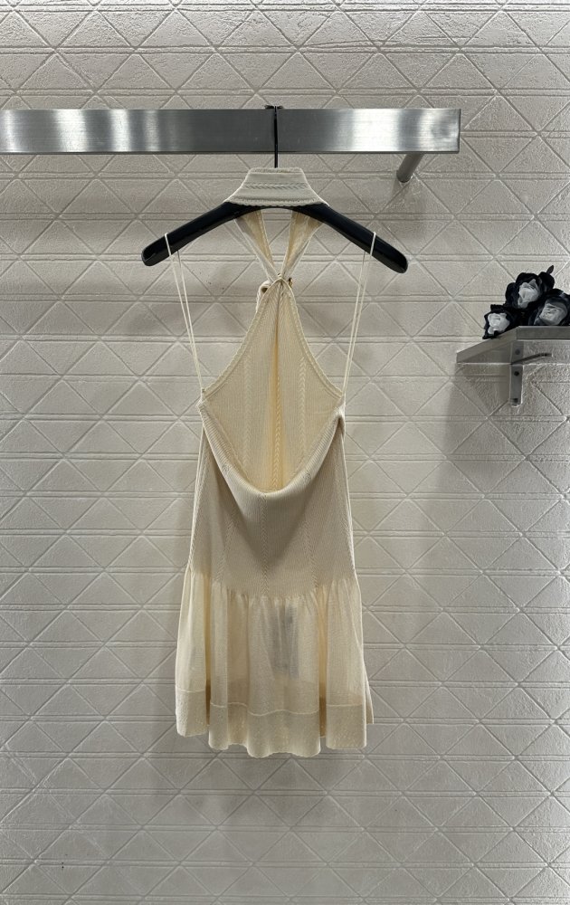 Вязаное платье с завязками на шее фото 2