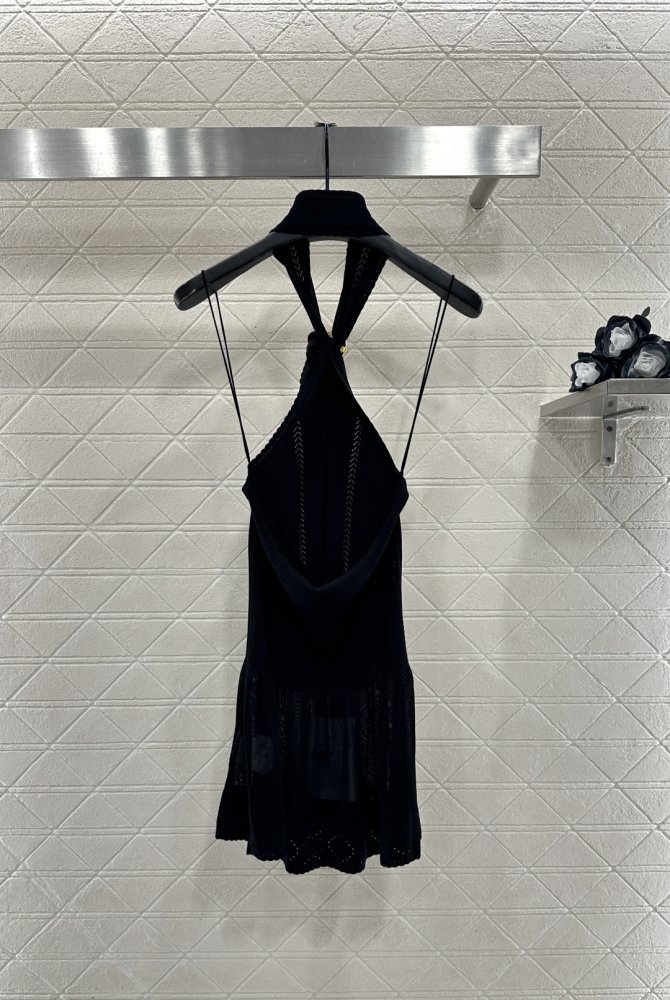 Вязаное платье с завязками на шее фото 2