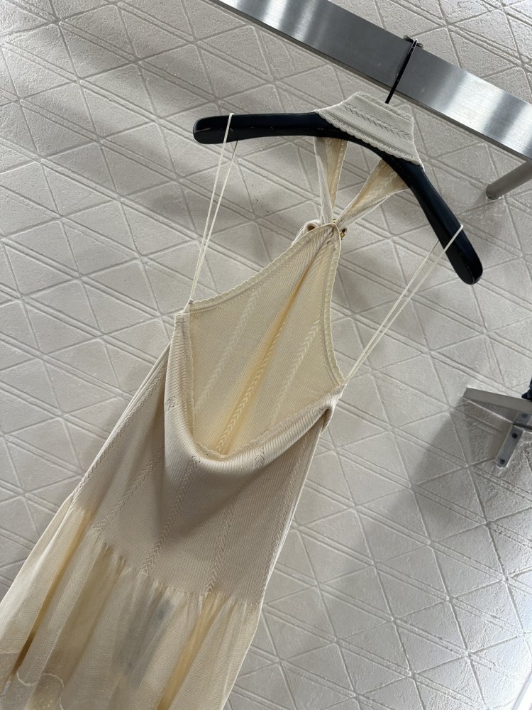 Вязаное платье с завязками на шее фото 4