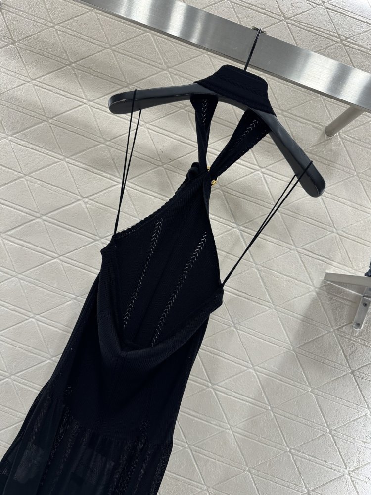 Вязаное платье с завязками на шее фото 4