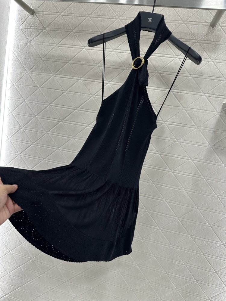 Вязаное платье с завязками на шее фото 5