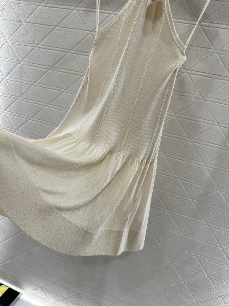 Вязаное платье с завязками на шее фото 7