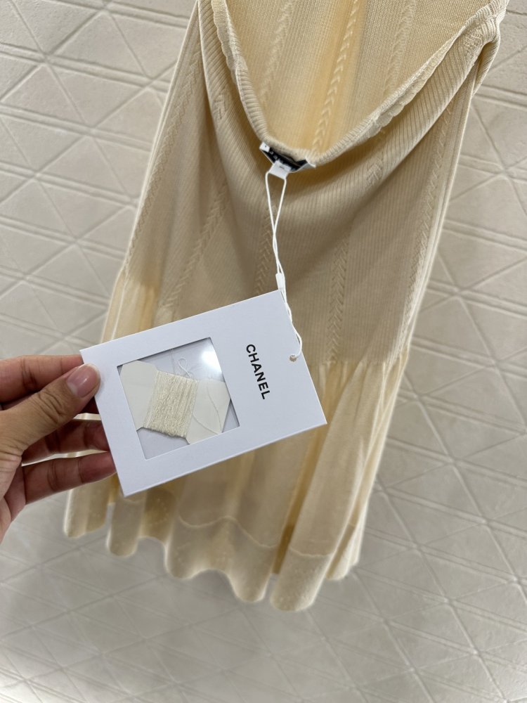 Вязаное платье с завязками на шее фото 8