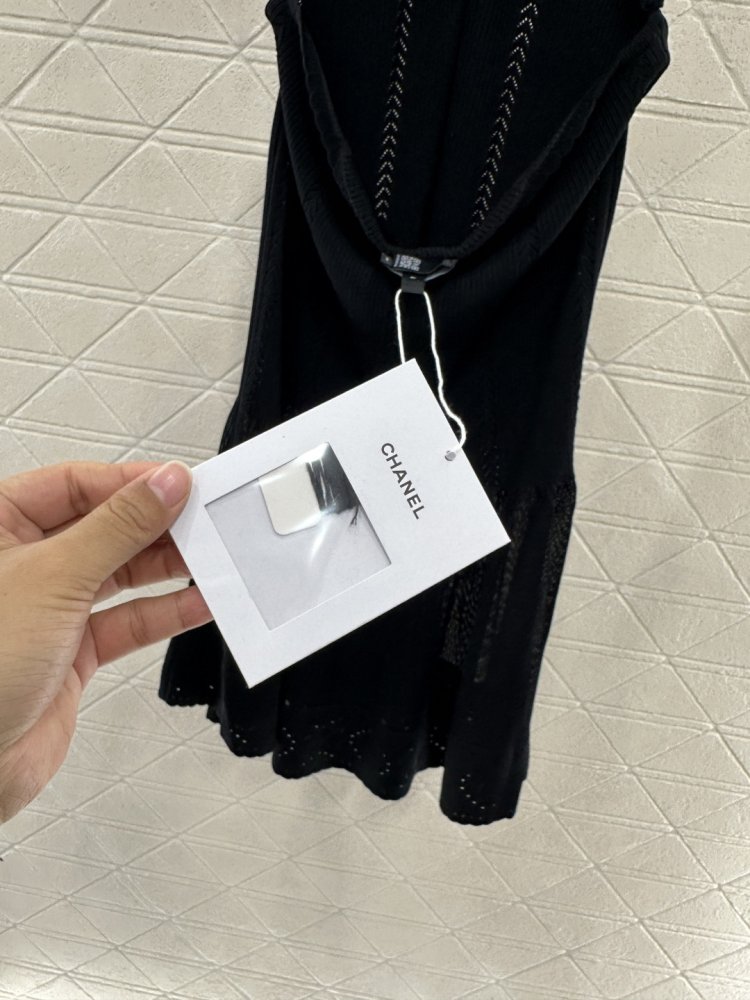 Вязаное платье с завязками на шее фото 8