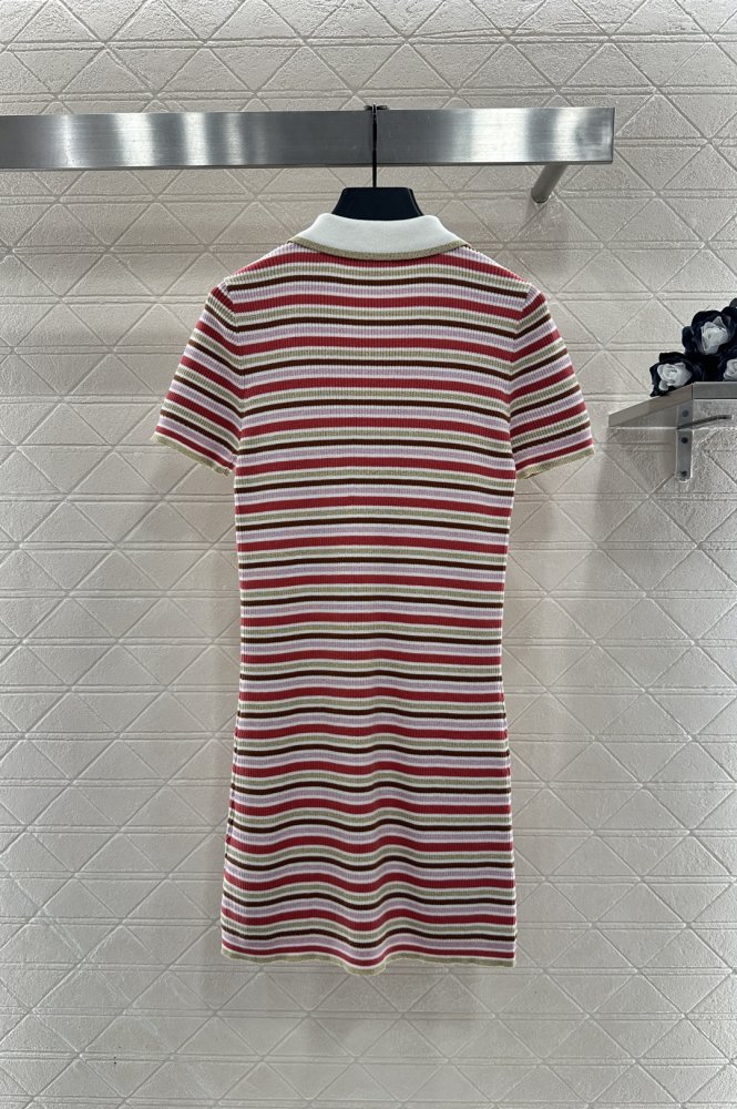 Вязаное платье в полоску с воротником фото 2