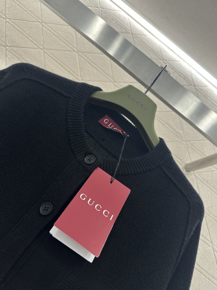 Вязаный кардиган с цепочкой и карманом фото 4