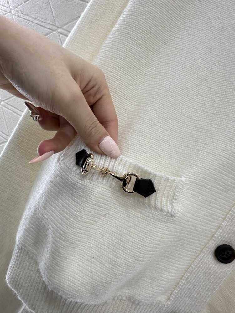 Вязаный кардиган с цепочкой и карманом фото 7