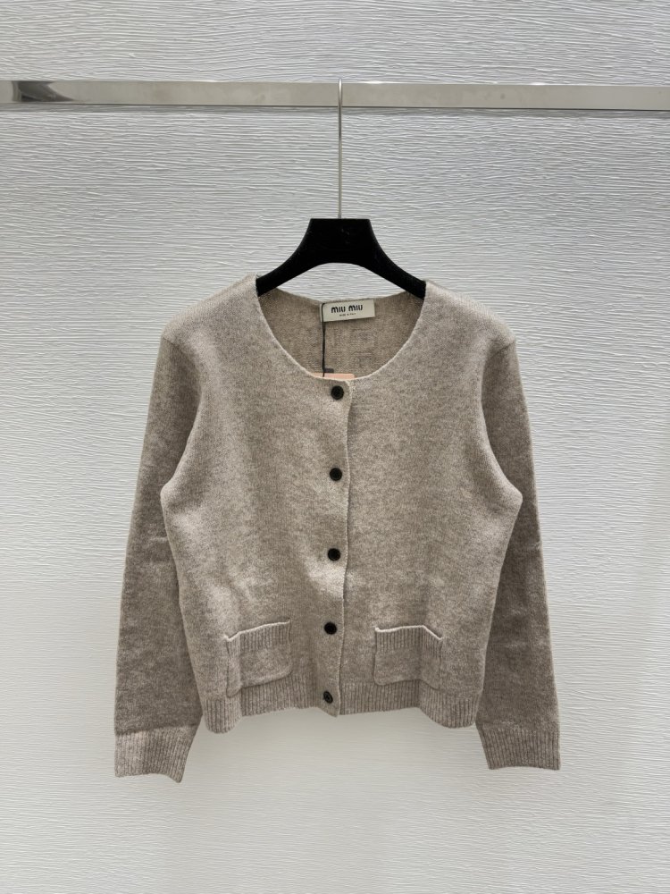 Вязаный кардиган с длинными рукавами