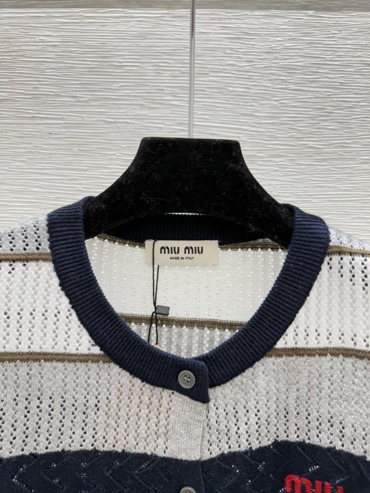 Knitted cardigan from long sleeves фото 3