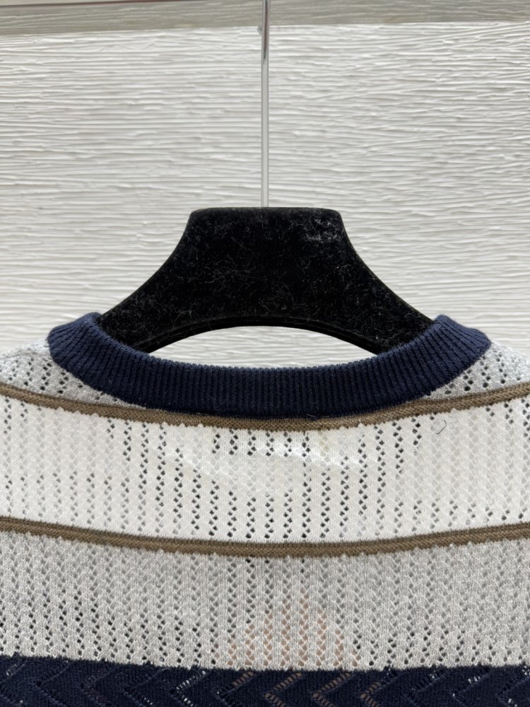 Knitted cardigan from long sleeves фото 4