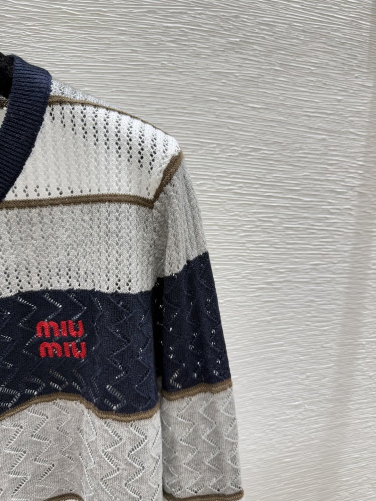 Knitted cardigan from long sleeves фото 5