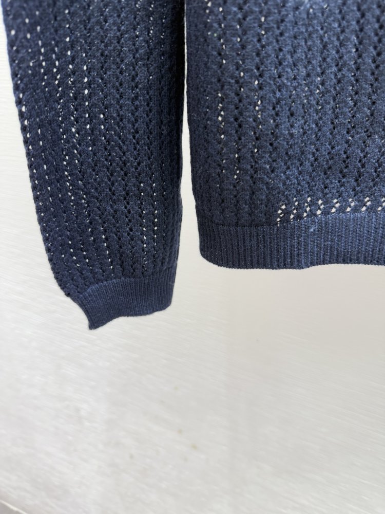 Knitted cardigan from long sleeves фото 8