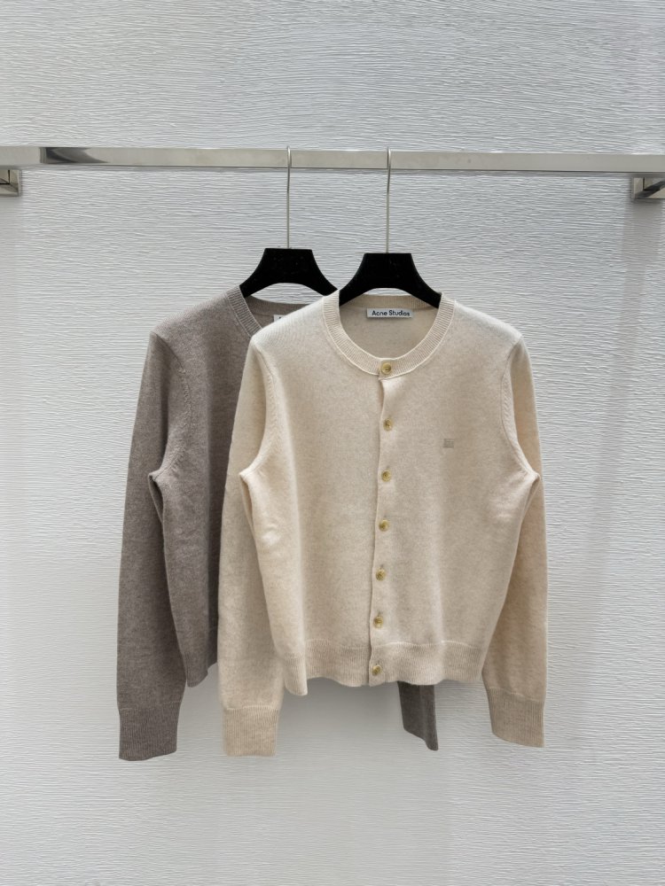 Вязаный кардиган с круглым вырезом и длинными рукавами