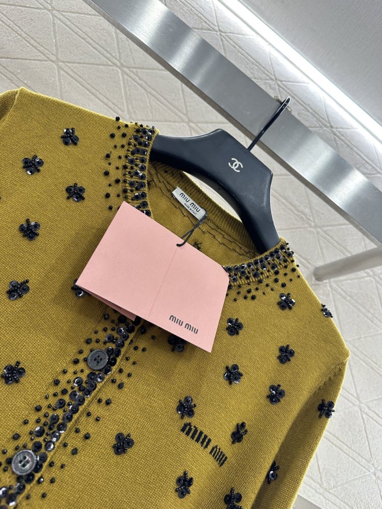 Вязаный кардиган с пайетками и бисером фото 3