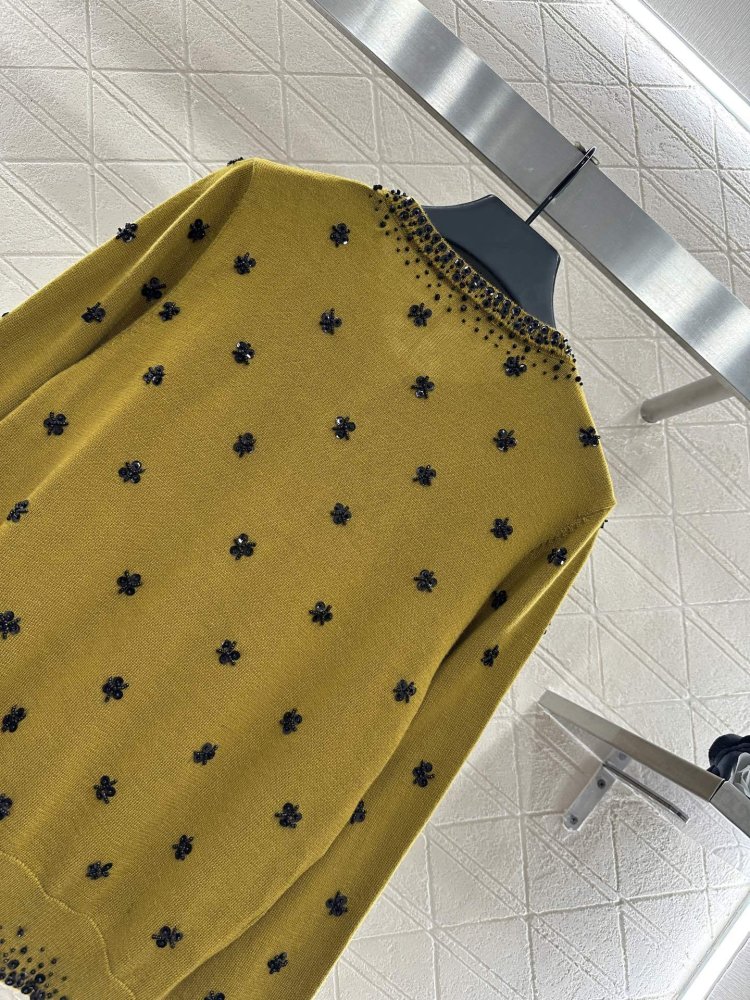 Вязаный кардиган с пайетками и бисером фото 4