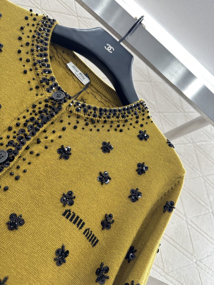 Вязаный кардиган с пайетками и бисером фото 7