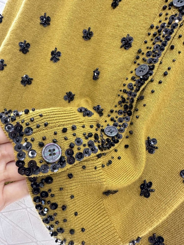 Вязаный кардиган с пайетками и бисером фото 8