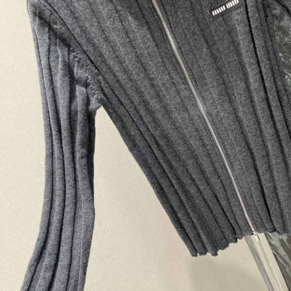 Knitted cardigan фото 6