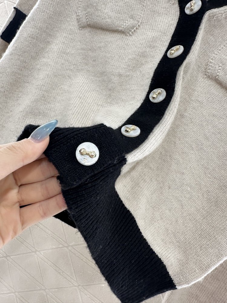 Knitted cardigan фото 7