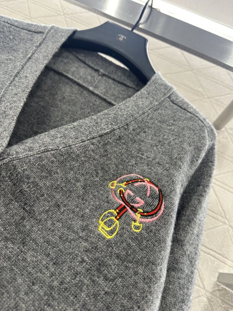 Knitted cardigan фото 8