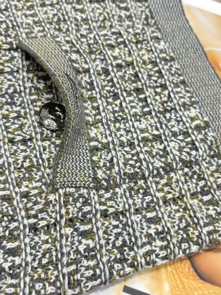 В'язаний картатий кардиган фото 7