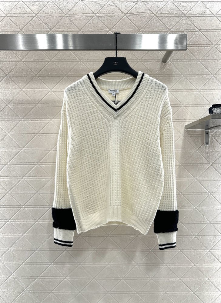 Вязаный крючком свитер пуловер