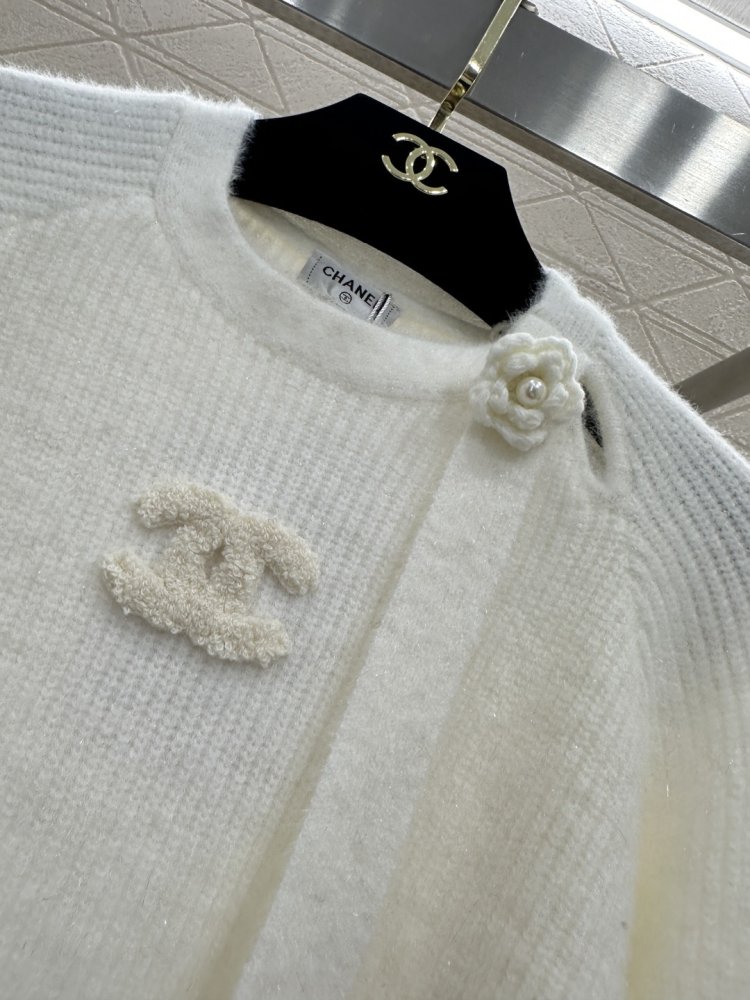 Knitted pullover from round Neck фото 3