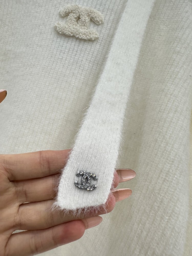 Knitted pullover from round Neck фото 5