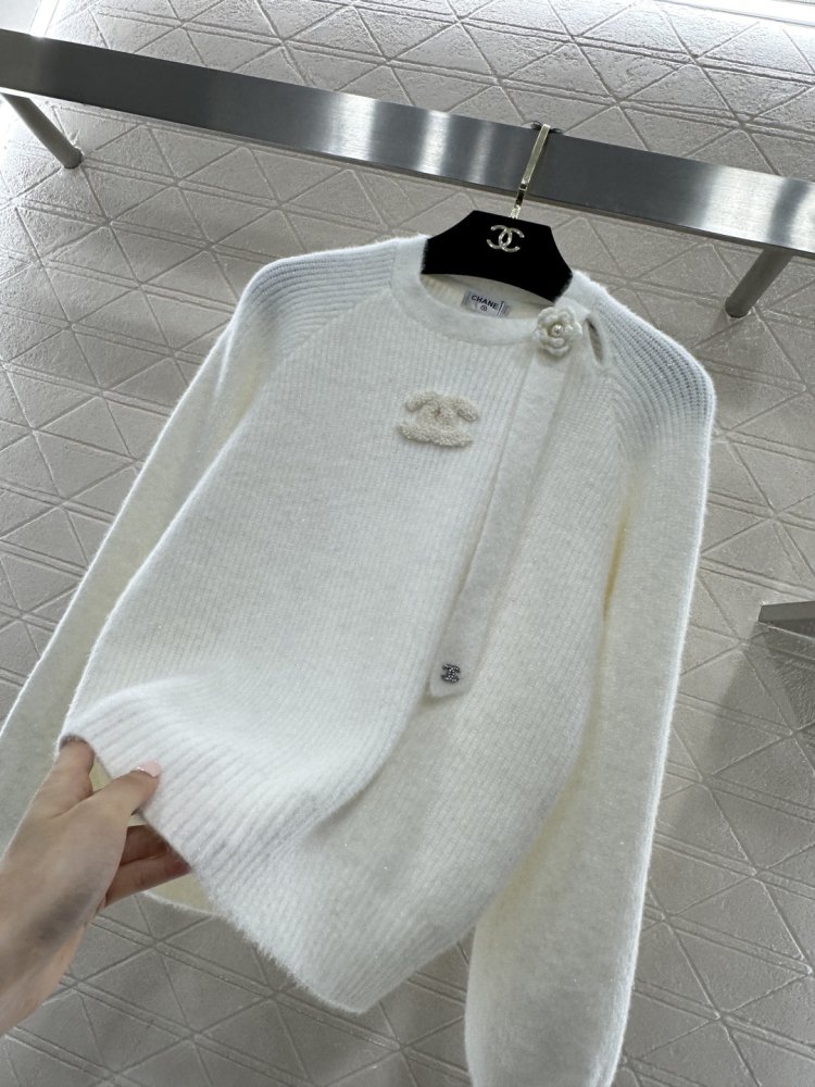 Knitted pullover from round Neck фото 6