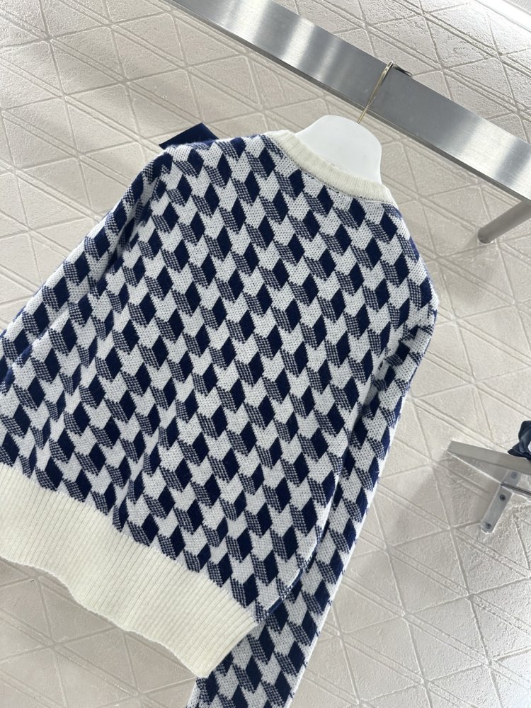 В'язаний пуловер фото 4